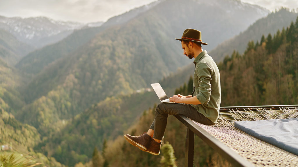 Was CIOs aus aller Welt von Hybrid Work halten, wo sie die größten Hürden des „Work from anywhere“-Konzepts sehen.