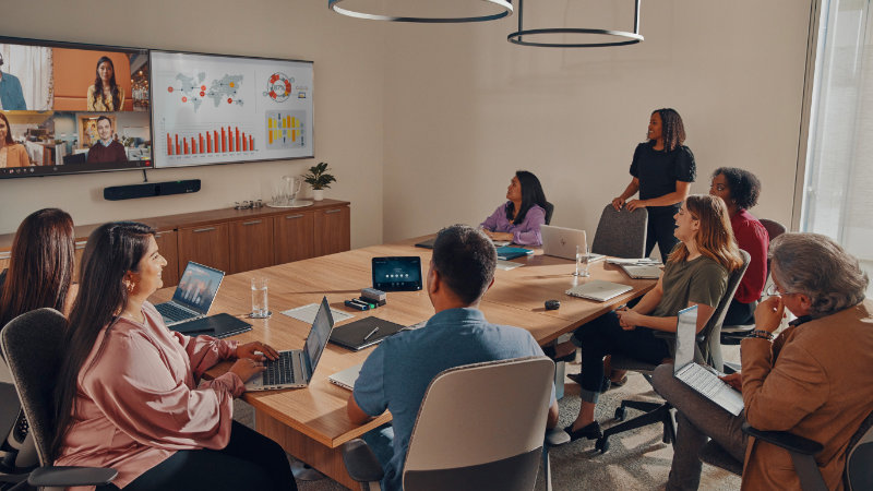 hybride Meetings mit KI